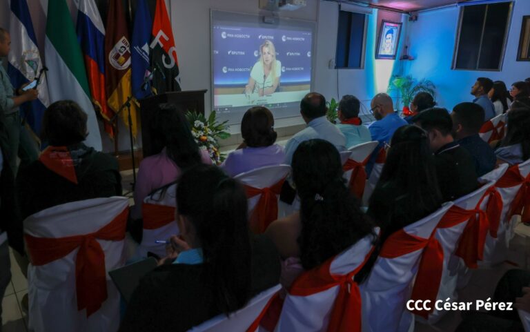 Rosario, saluda encuentro entre universitarios y periodistas de la Agencia Sputnik