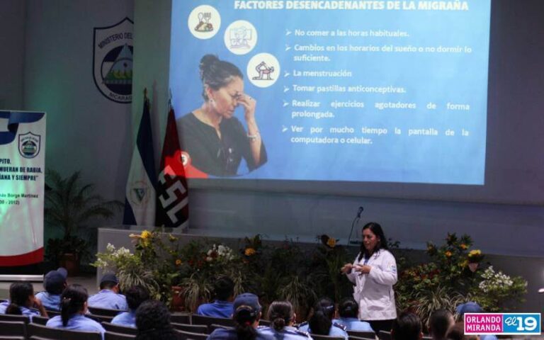 Capacitan a servidores del MINT sobre la Cartilla de Manejo y Prevención de Migrañas