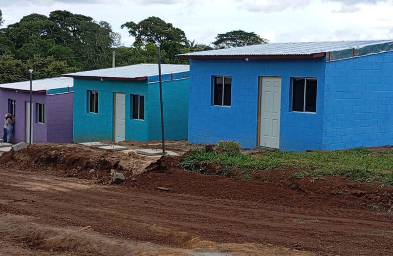Entregan 15 viviendas en Jinotepe