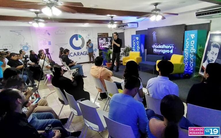 Red de Mentores se reúnen previo a actividades al Hackathon Tecnológico 2024