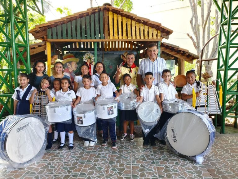 Dotan de instrumentos musicales a escuelas de Matagalpa