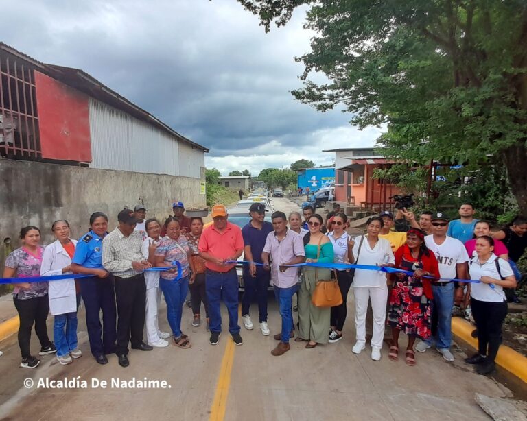 Familias del barrio Óscar Turcio inauguran 303 metros de concreto hidráulico