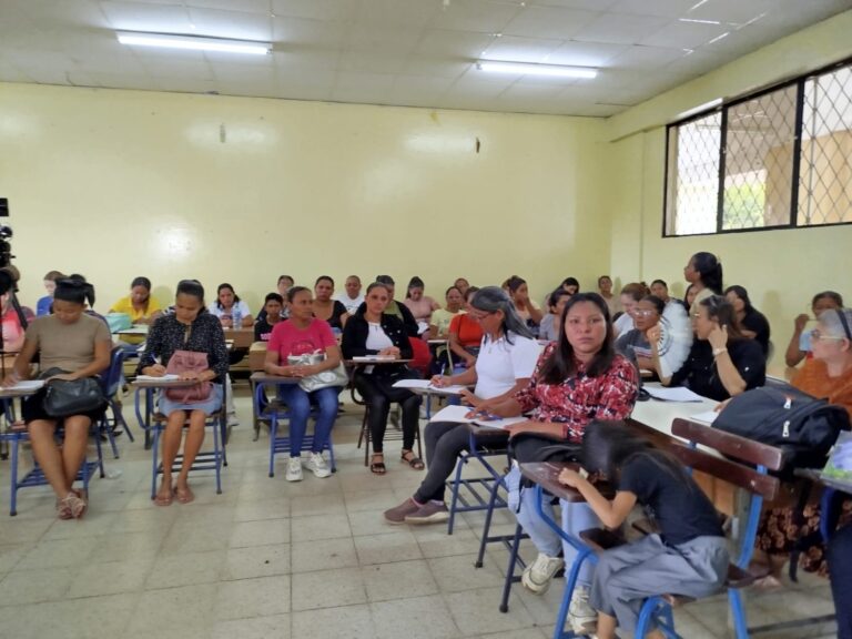 Docentes comparten contenido de la Estrategia Nacional de Educación