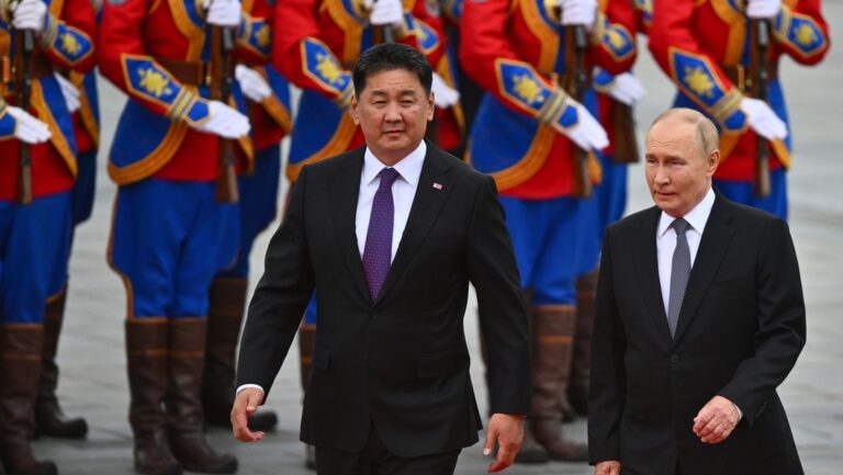 Presidente Putin se reúne con su homólogo de Mongolia