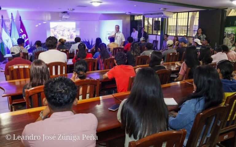 Estudiantes conocen mejora genética de los cultivos