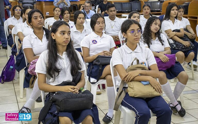 Estudiantes conocen sobre la Estrategia Nacional de Educación 2024-2026