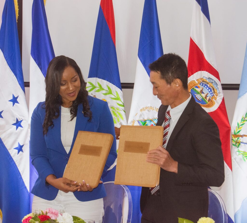 Firmaron el proyecto “Fortalecimiento de capacidades para la Promoción de Turismo Comunitario Sostenible”.