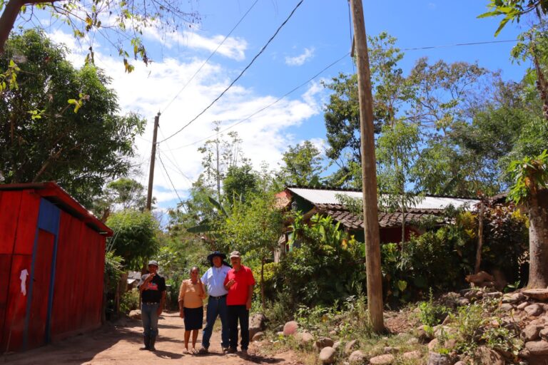 Inauguran proyecto eléctrico en San Juan de Río Coco