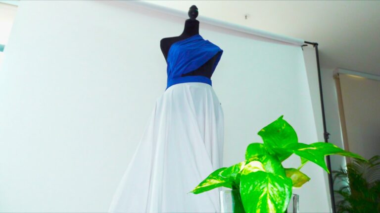 Incrementa producción de huipiles y uniformes escolares