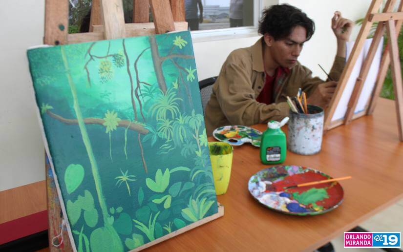 Estudiantes celebran a la patria con exposición de pintura