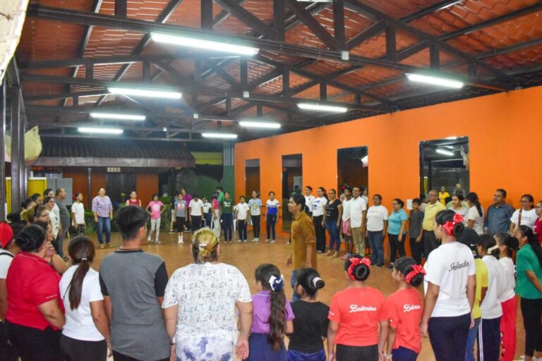 Imparten talleres sobre creación colectiva teatral