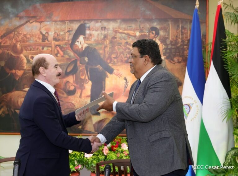 Nicaragua recibe copias de estilo del Embajador de Palestina