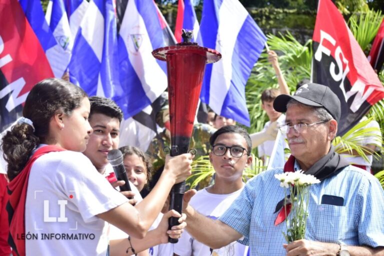 León conmemora 46 aniversario de la Insurrección de Septiembre