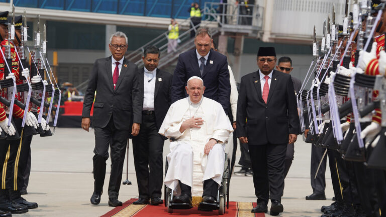 Detienen en Indonesia a sujetos por complot contra el Papa Francisco