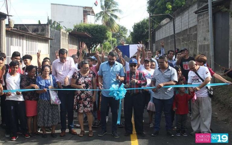 Inauguran 5 cuadras pavimentas en el barrio Lomas de Guadalupe