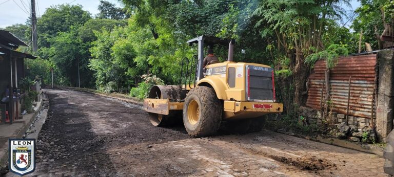 Inicia adoquinado en León