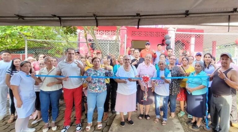 Inauguran mejoras de un centro de salud en Nueva Guinea