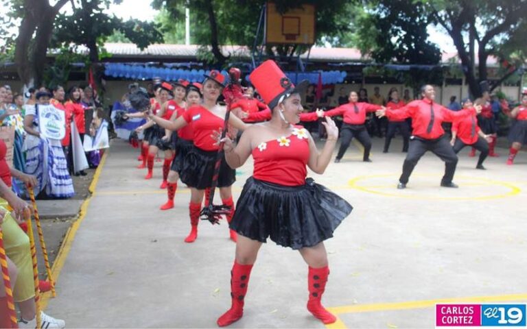 Privadas de libertad saludan las fiestas patrias