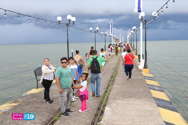 Familias nicaragüenses disfrutan de sus vacaciones