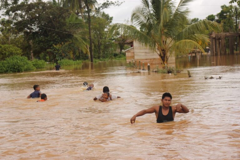 Evalúan daños ocasionados por Julia en la comunidad Wasaki