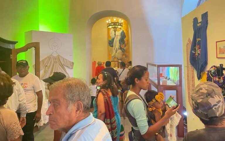 Inauguran Exposición Nacional Textiles y Bordados Tradicionales en Granada