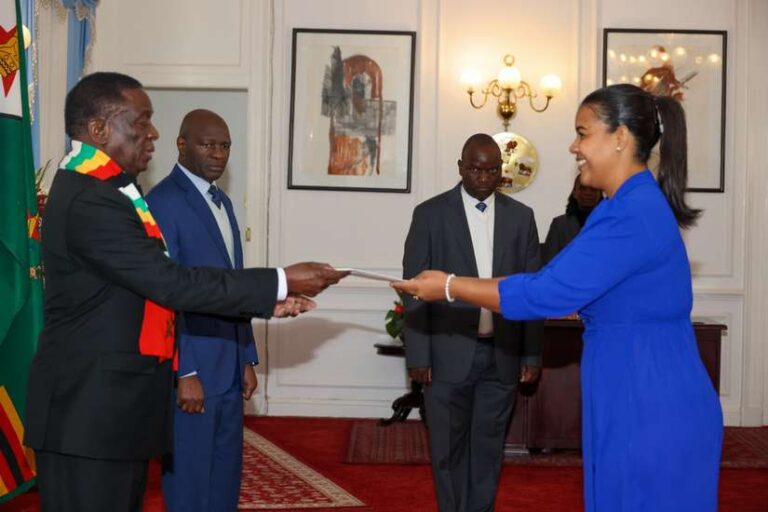 Embajadora de Nicaragua presenta cartas credenciales al presidente de Zimbabue