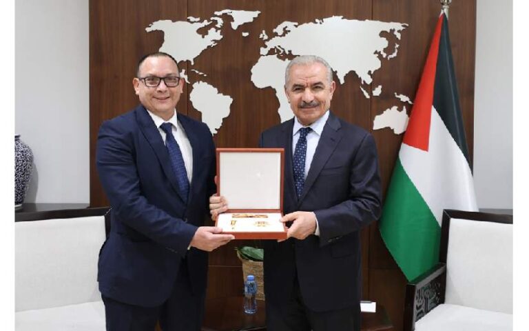 Entregan medalla “Estrella de la Amistad” al Compañero Roberto José Morales Fuentes en Palestina