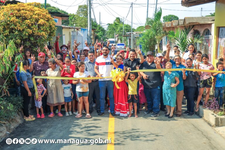 Celebran en grande 6 cuadras con revestimiento asfáltico en el barrio Carlos Núñez