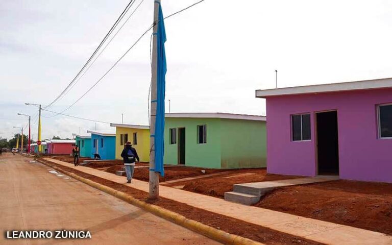 Entregan 100 viviendas en Managua