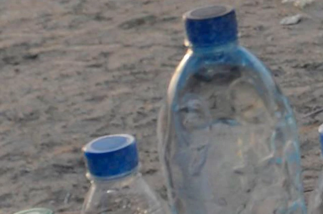 Contrae enfermedad venérea al tomar agua en una botella