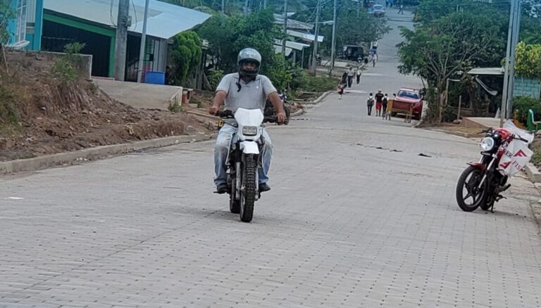 Inauguran cuatro calles pavimentadas en La Libertad