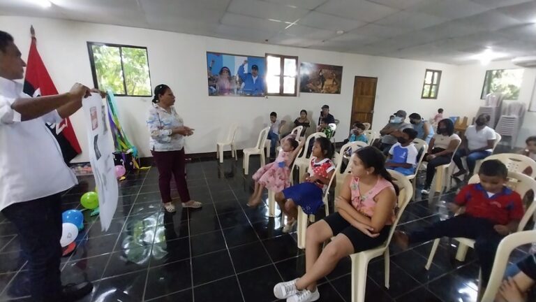 Niños participan en el Festival Forestal “El Folklore y el Bosque