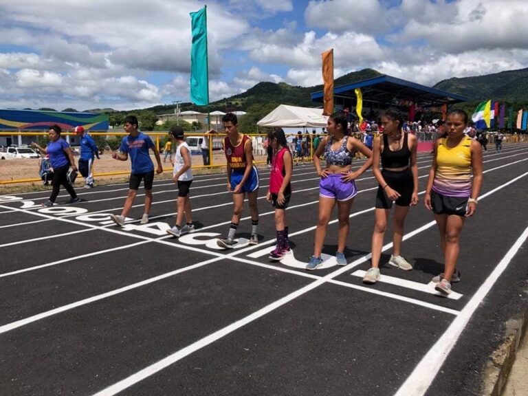 Inauguran pista de atletismo en Matagalpa