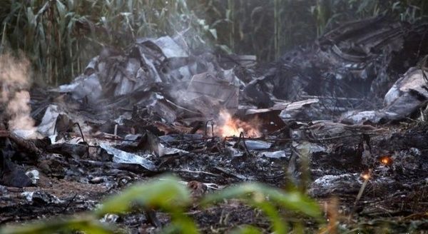 Mueren ocho personas en Grecia al estrellarse avión que portaba armas