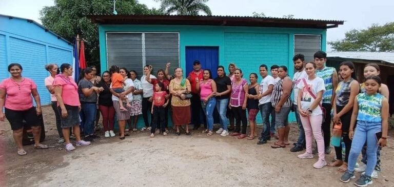 Entregan viviendas a familias de El Ayote