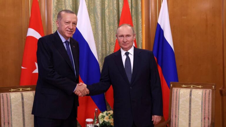 Putin y Erdogan acuerdan pagar en rublos los  los suministros de gas