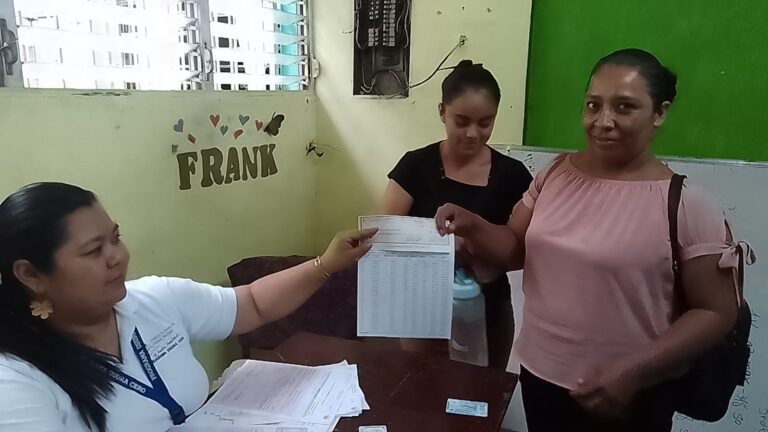 Entregan crédito de Usura Cero a 50 mujeres de Carazo