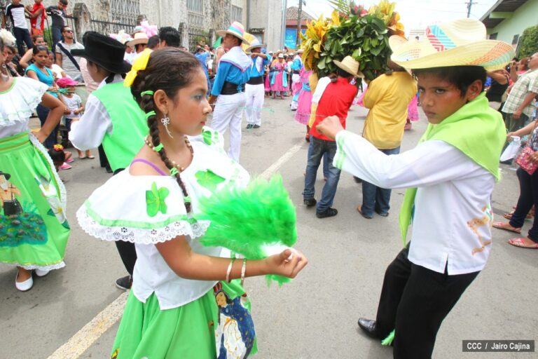 Más de mil parejas bailan durante el cierre de las fiestas a San Jerónimo