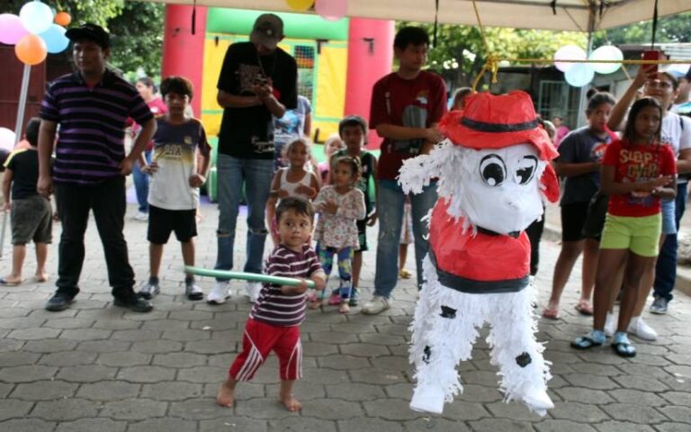 Pobladores del barrio Adolfo Silva disfrutaron de la “Fiesta de la Familia”