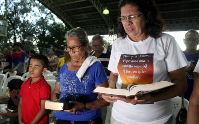 Celebran el 454 aniversario de traducción de la Biblia al castellano