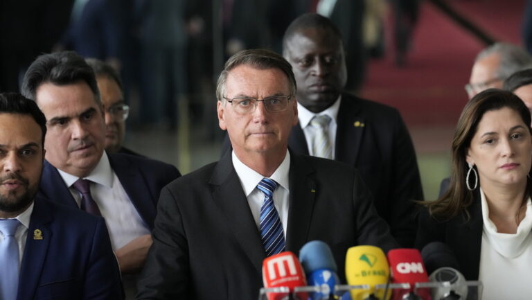 Bolsonaro rompe el silencio tras derrota electoral