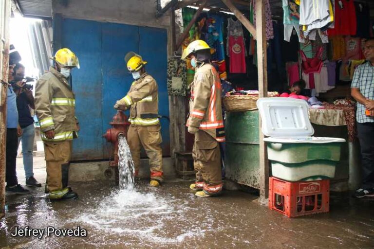 Inspeccionan el sistema de hidrantes en el mercado Roberto Huembes