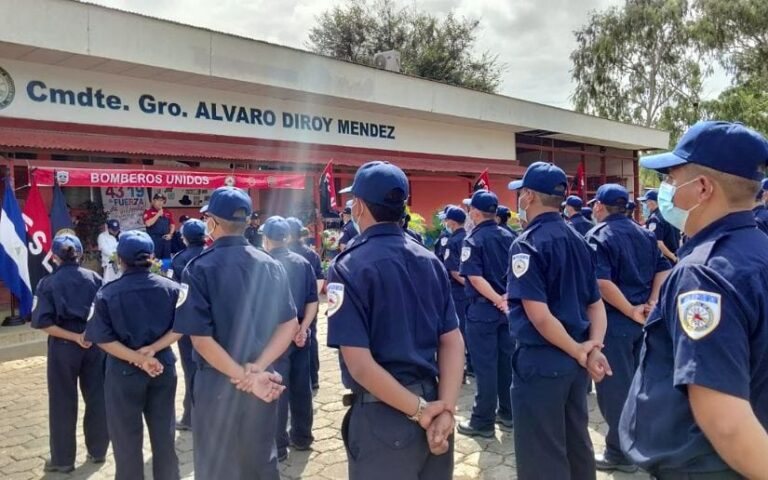 Capacitan a nuevos bomberos