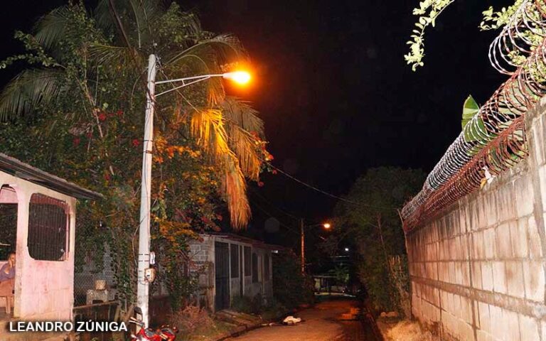 Rehabilitan alumbrado público en el barrio Vistas del Xolotlán