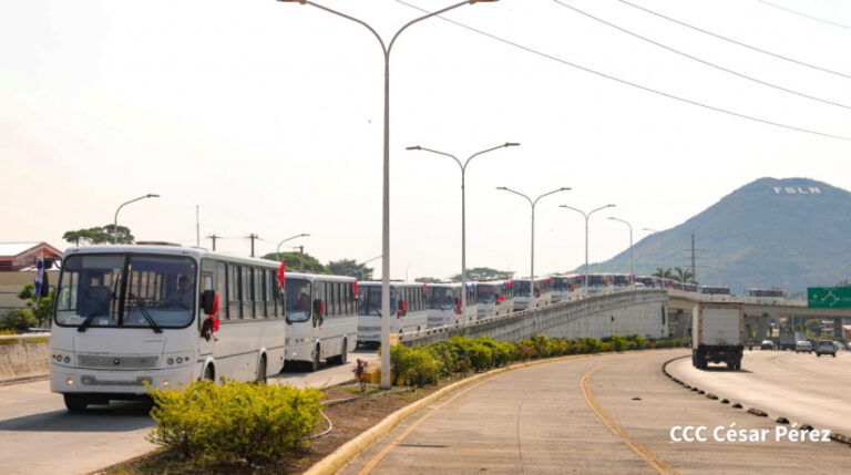 Conmemoran al Héroe Nacional Germán Pomares con la entrega de 250 buses