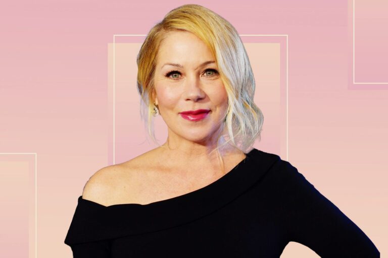 Christina Applegate es aplaudida en premiación
