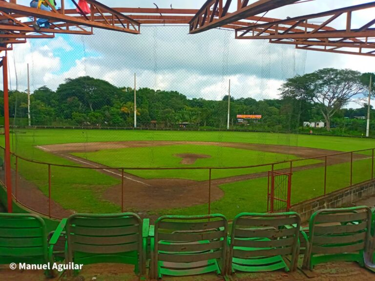 Inicia remodelación del estadio municipal de Beisbol en El Rosario