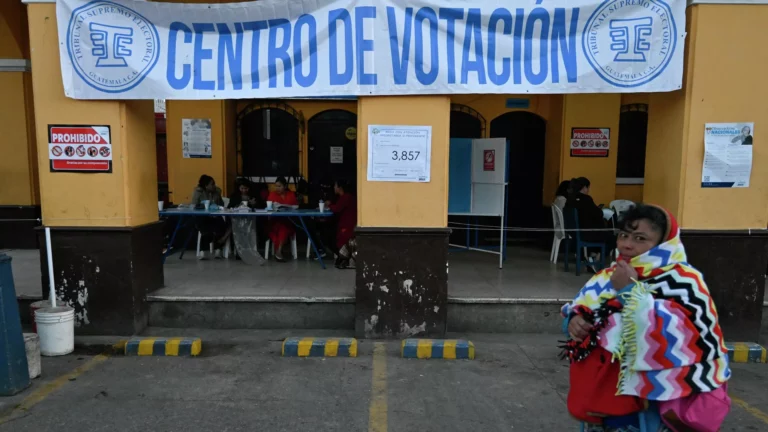 Inicia segunda vuelta electoral en Guatemala