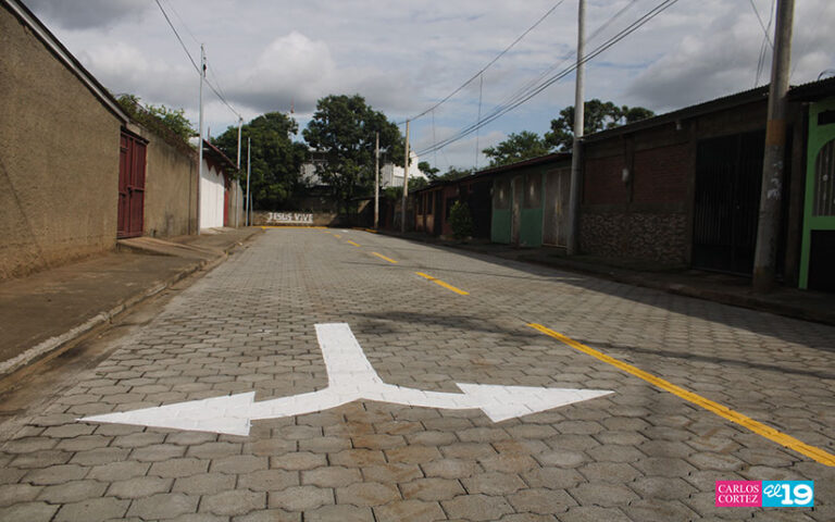Inauguran dos calles adoquinadas en el barrio Marlon Zelaya en Ciudad Sandino
