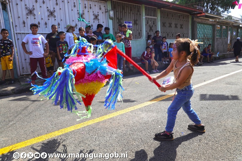 Entrega de mejoras de calles del barrio Pablo Úbeda
